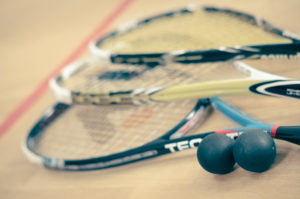 Revue de presse: "Le squash, un sport rapide en perte de vitesse" (source: RTN)